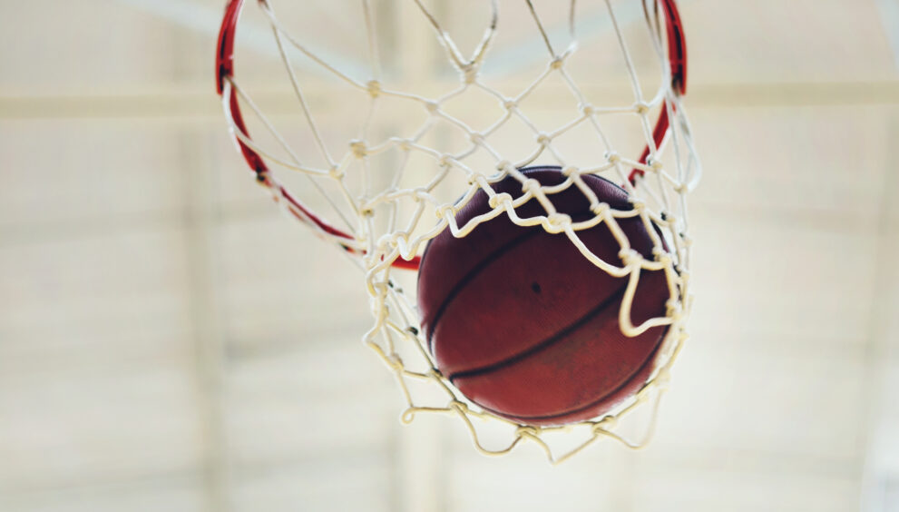 Flagg, 19, stars with 45 points as Mavericks beat Lakers